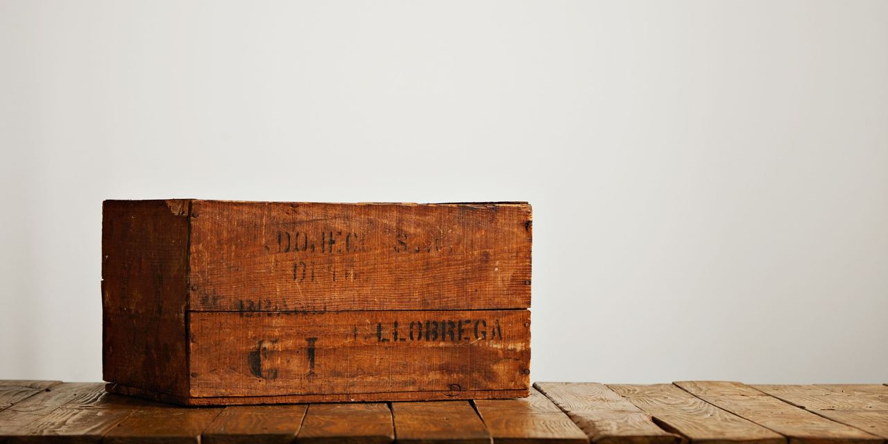 A worn rustic box | Source: Magnific