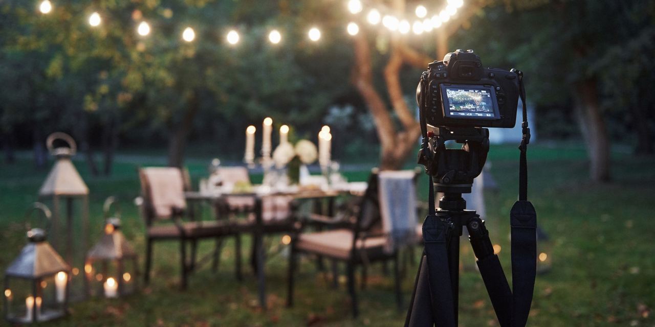 A view of a camera capturing a scene | Source: Magnific