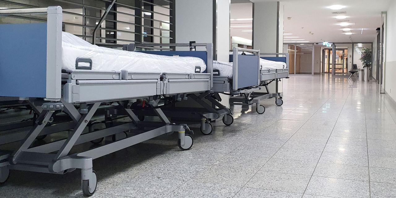 Empty medical beds arranged in a hospital corridor | Source: Pexels