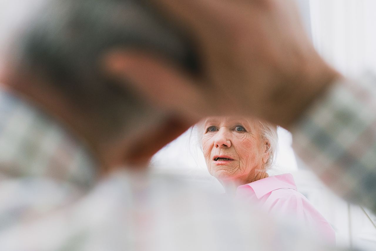 A surprised older woman | Source: Pexels