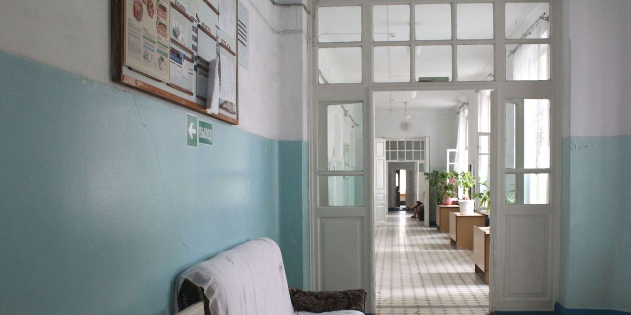An empty hospital corridor | Source: Pexels