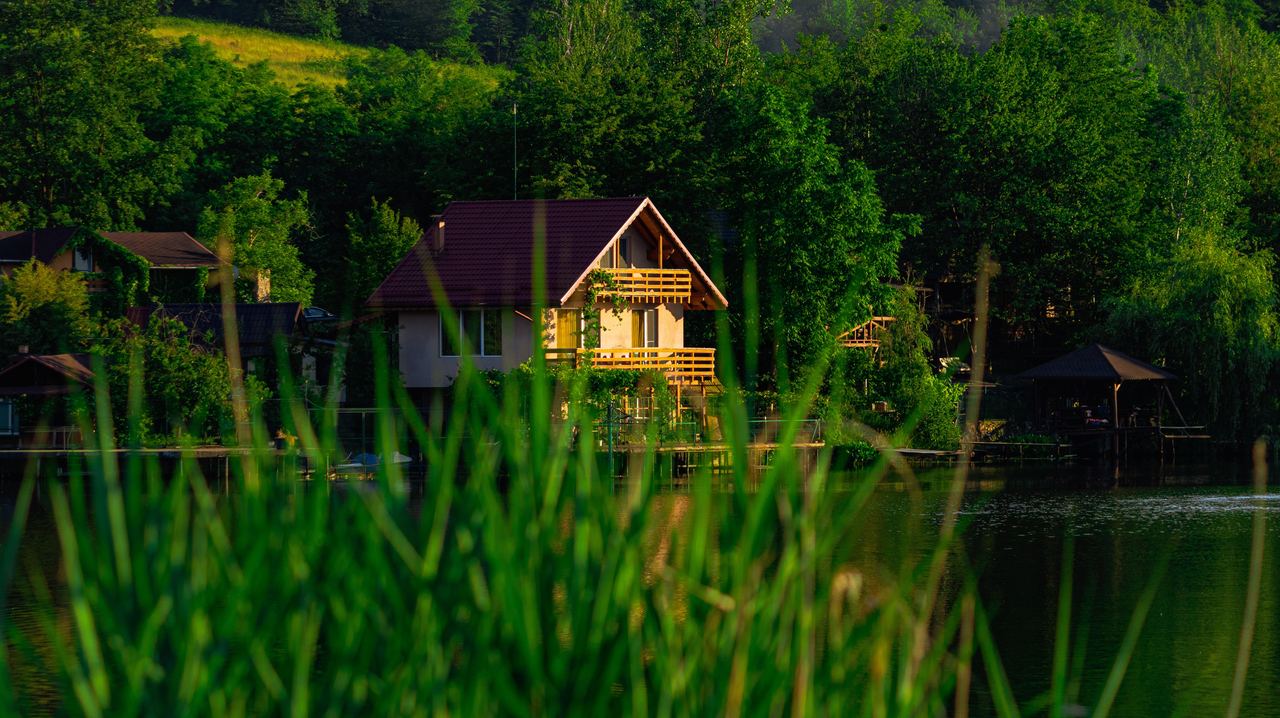 A lake house | Source: Pexels
