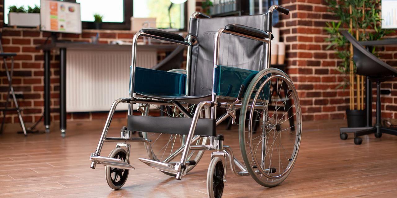 A close-up of a wheelchair | Source: Magnific