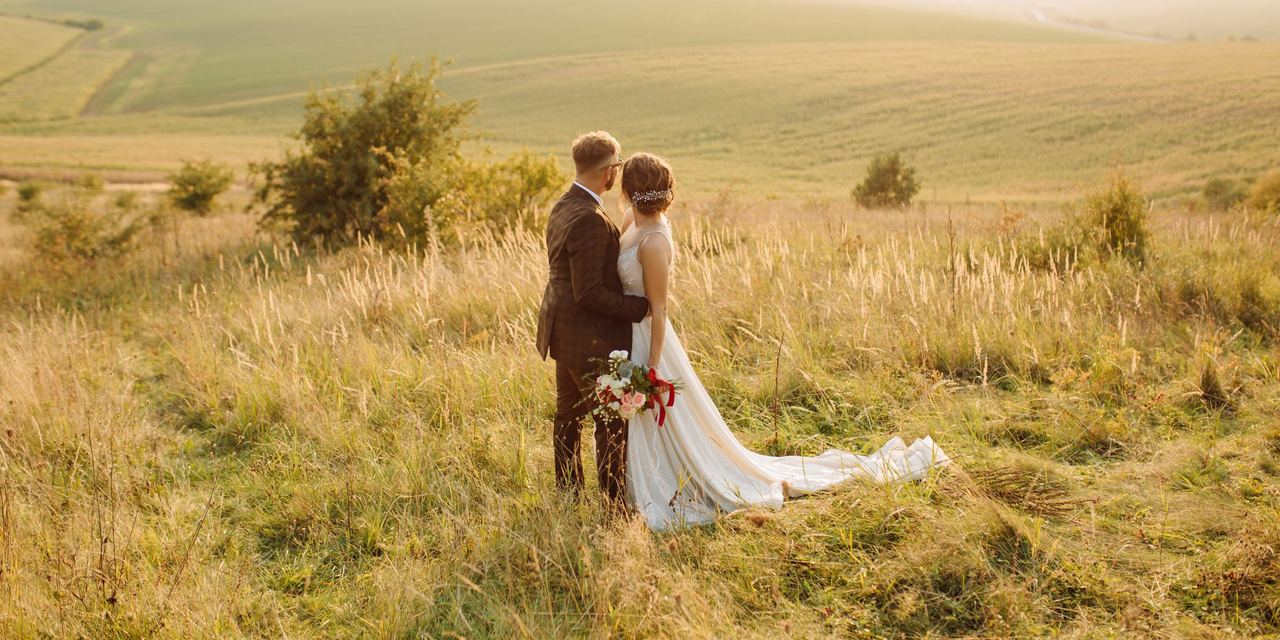 A bridal couple | Source: Magnific