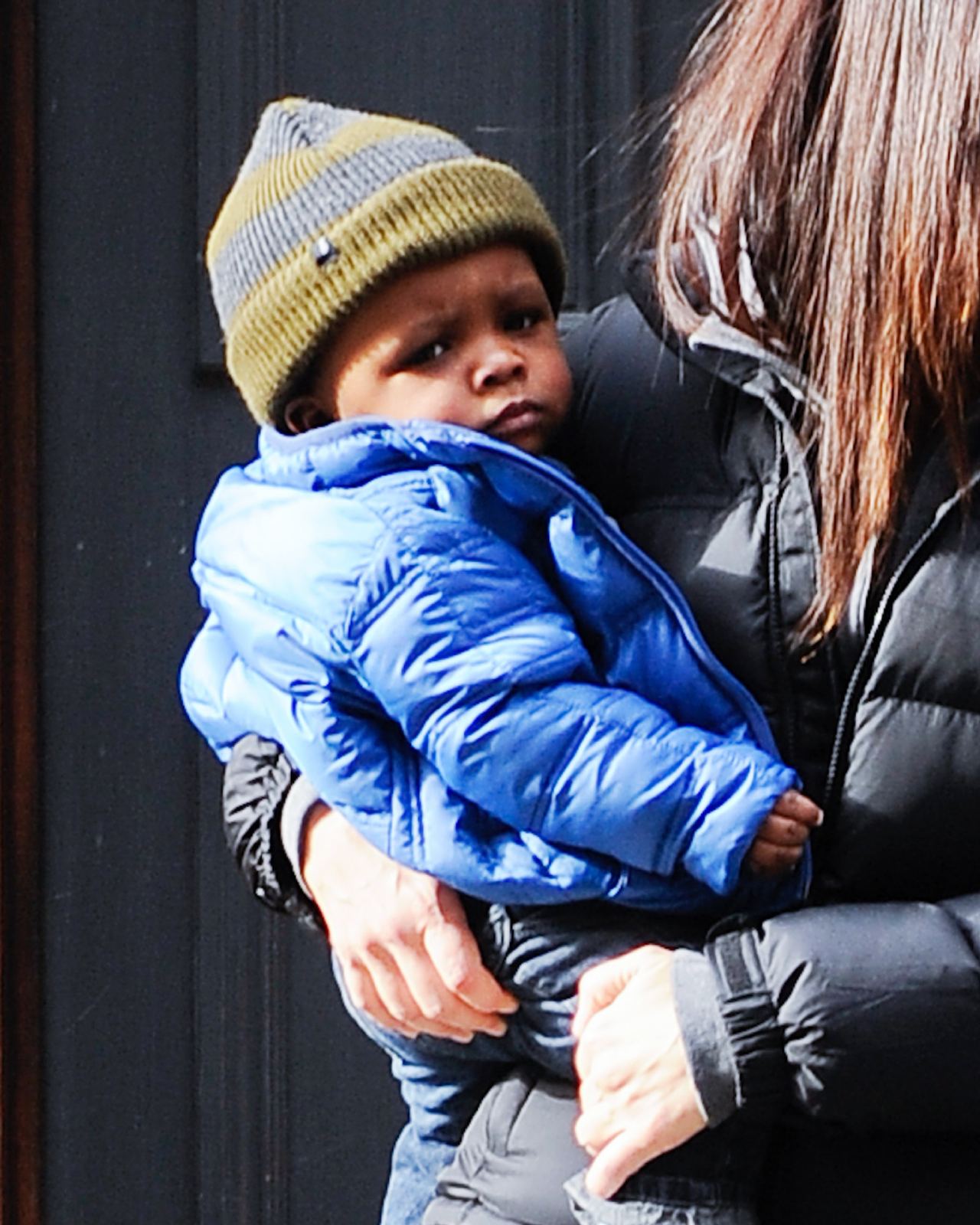 Louis Bardo being held by his mom as the duo step out in New York City on January 20, 2011. | Source: Getty Images