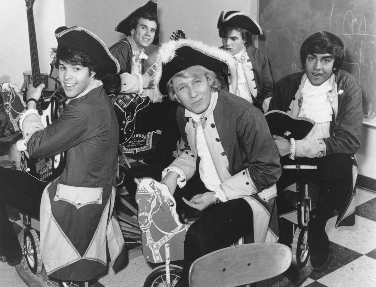 Paul Revere, Rocker Who Founded the Raiders, Dies at 76 - The New York Times