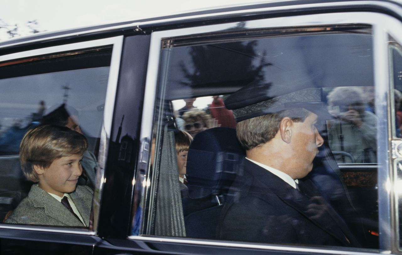 A young Prince Williams with his father in Balmoral on August 23, 1992 | Source: Getty Images