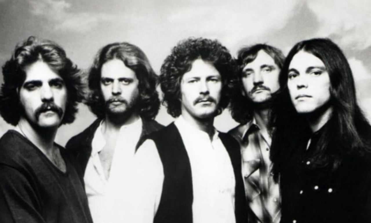 Released in 1972, it sounded nothing like the sunny California rock people expected… haunting, hypnotic, and dangerously