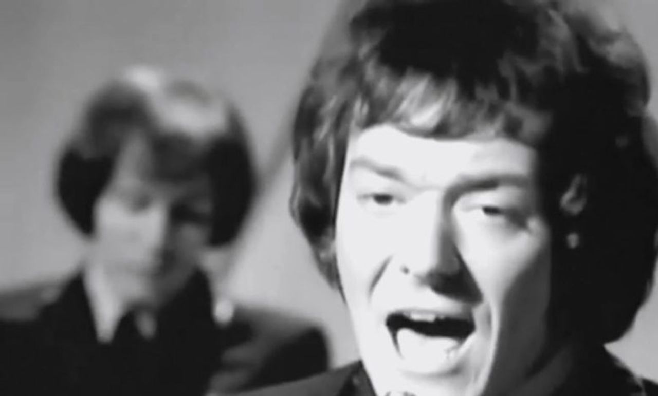Released in the late 1960s, this song didn’t try to stand out—it simply carried a message that felt heavier than words… 