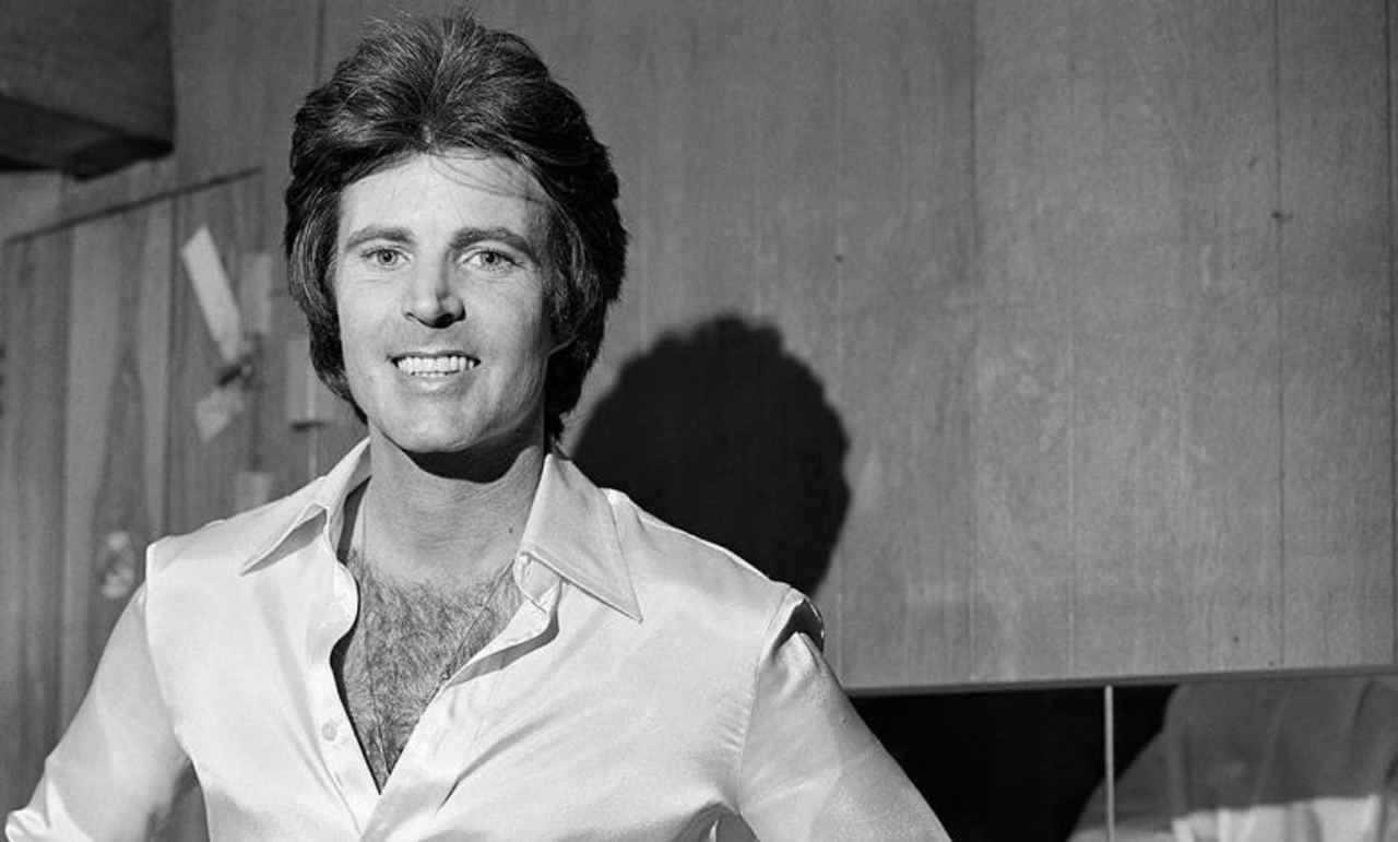 Ricky Nelson’s ‘Poor Little Fool’ Makes History as the First Billboard Hot 100 No. 1, Capturing the Spirit of 1958 and a