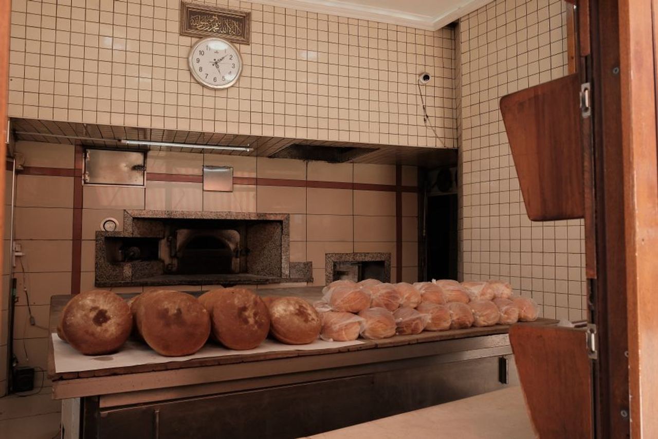 Inside view of a traditional Turkish bakery in Sakarya with fresh bread loaves on display.