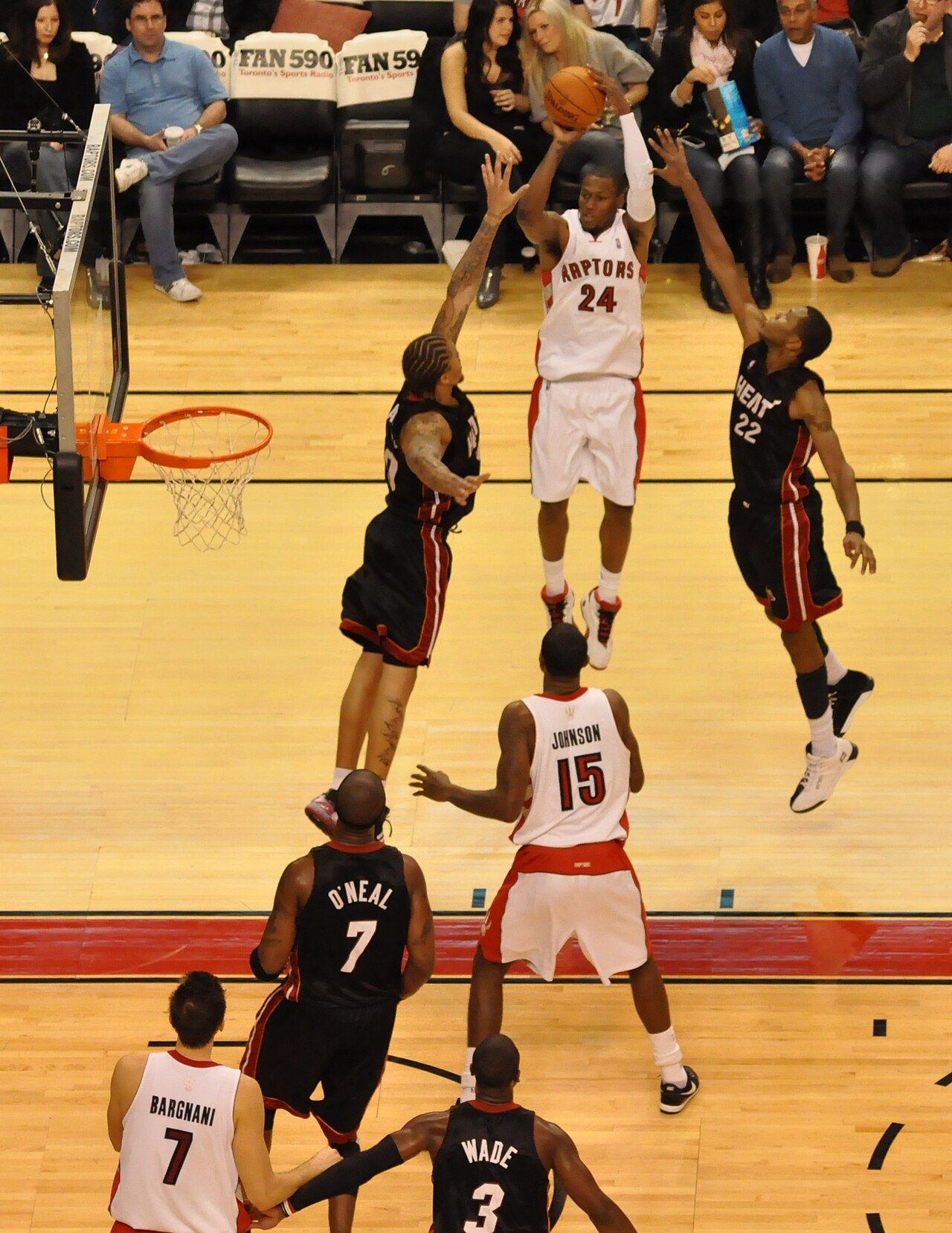 Sonny Weems Raptors jumpshot