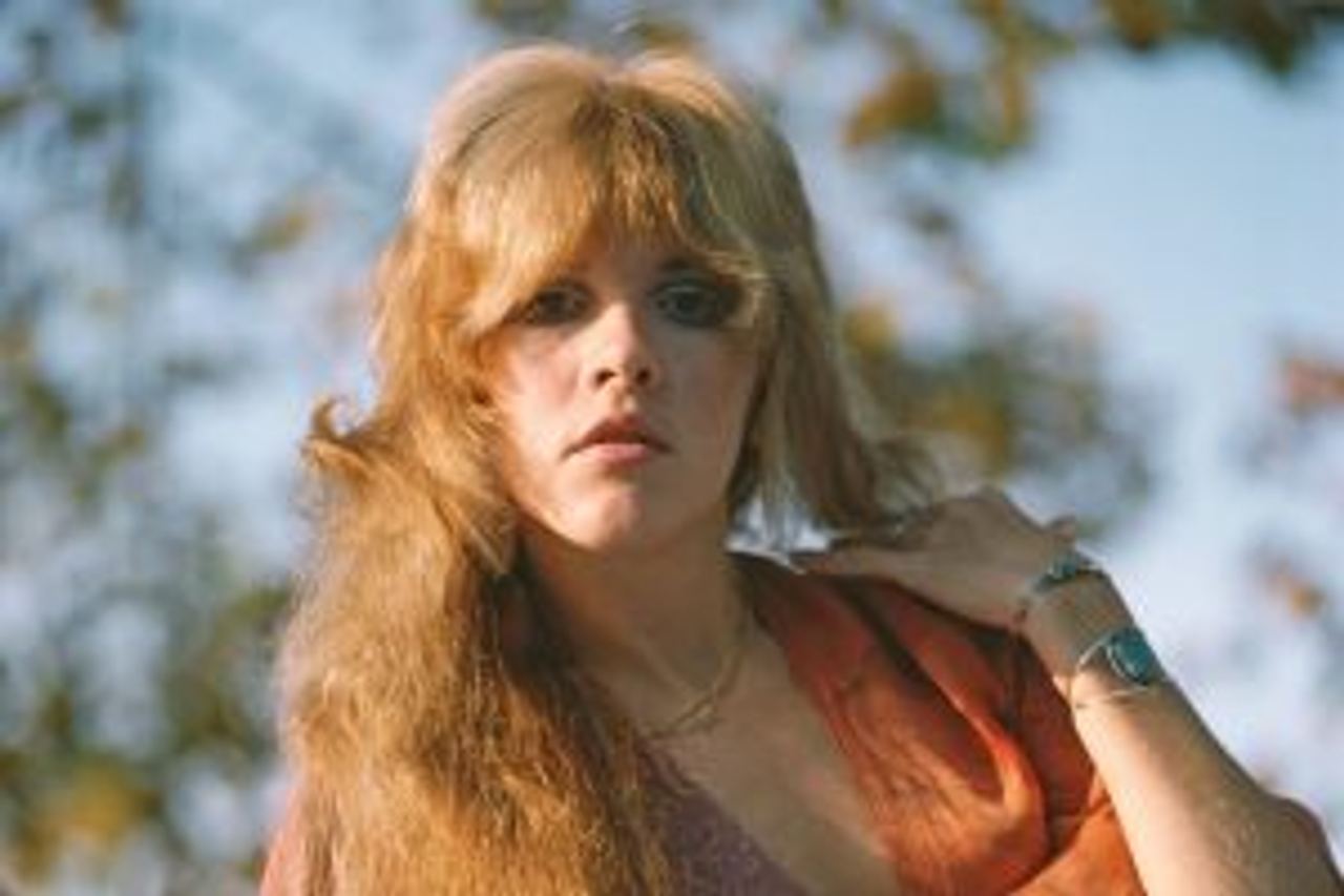 Stevie Nicks’ “Edge of Seventeen” Soars as a Symbol of Loss, Power, and Rock Identity in 1981