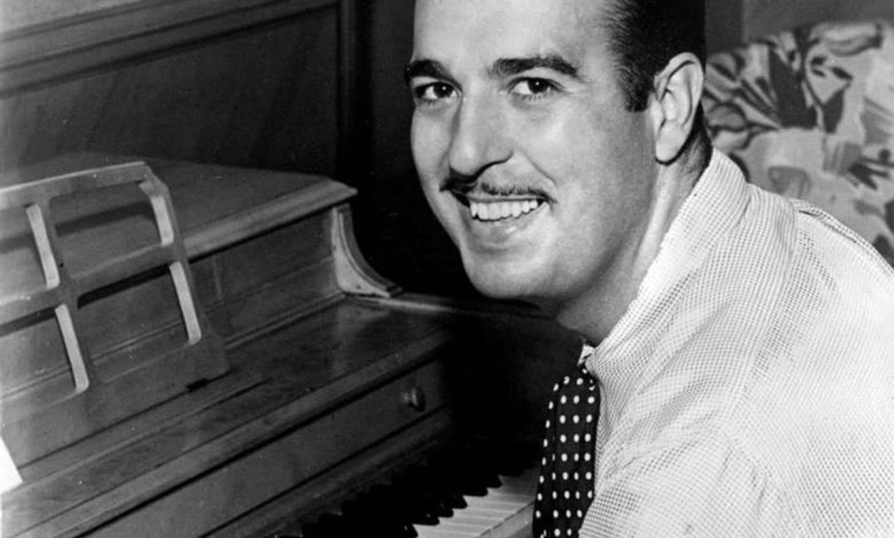Tennessee Ernie Ford’s “16 Tons” Shaped Postwar America’s Voice of Labor and Became a Timeless Working-Class Anthem in 1