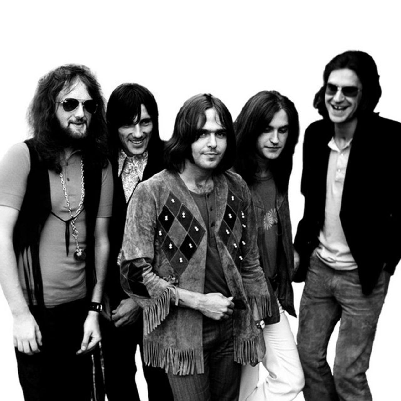The Kinks’ ‘Sunny Afternoon’ Captures 1966’s Class Tensions and Transforms Pop with Bittersweet Irony