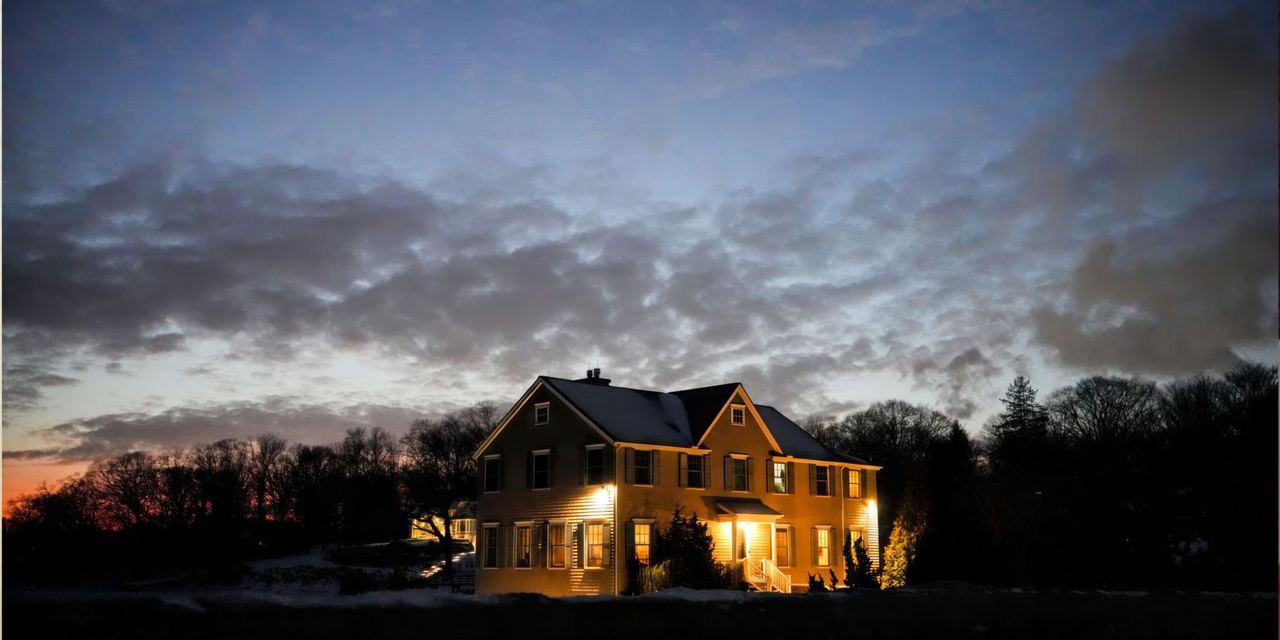 A cozy house, illuminated by the twilight, surrounded by a serene winter landscape | Source: Pexels