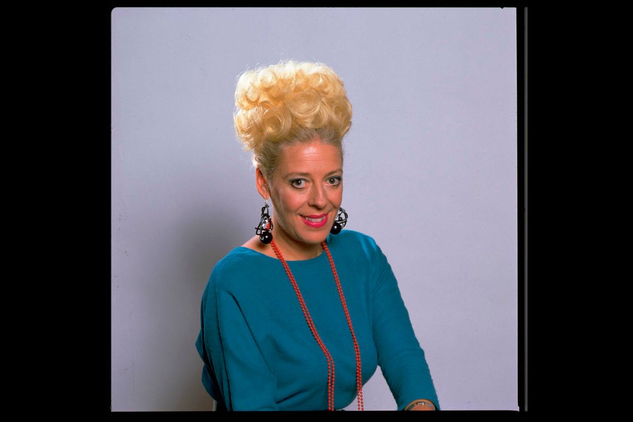 The actress on the set of "Coronation Street," 1985 | Source: Getty Images