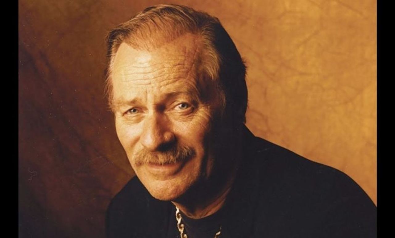 Vern Gosdin’s “Chiseled in Stone” Carves a Place Among Country’s Most Heartbreaking Classics in 1988