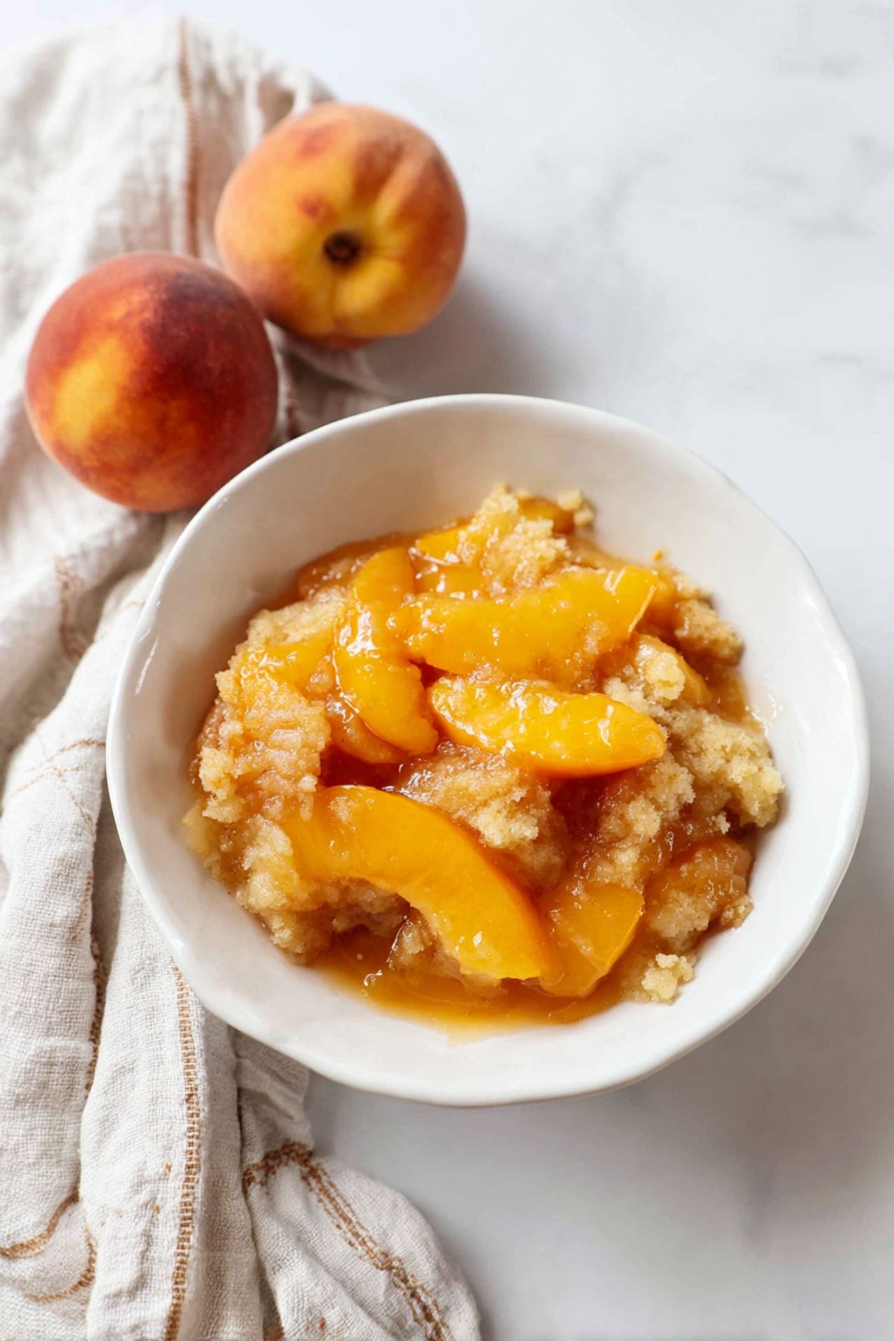 4-Ingredient Crockpot Peach Cobbler