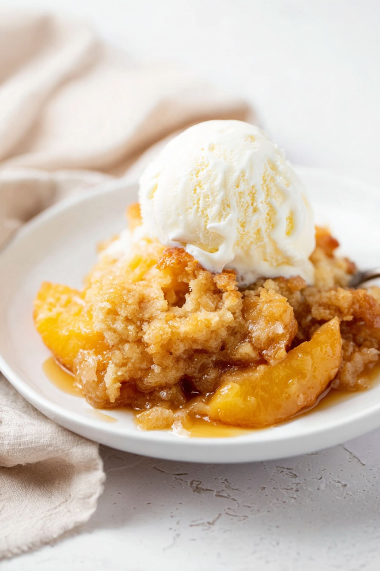 4-Ingredient Slow Cooker Apple Cobbler