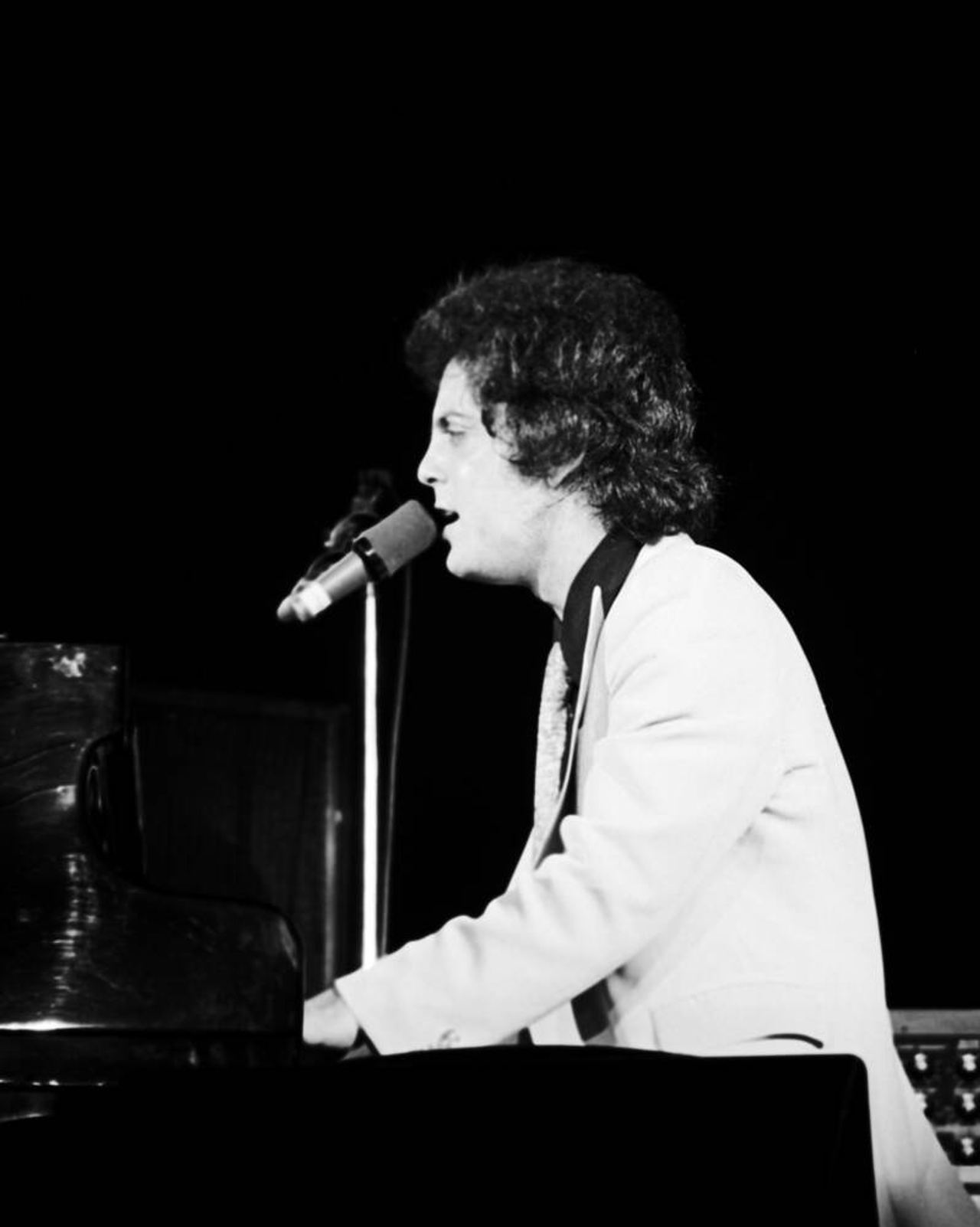 Billy Joel performing at Nassau Coliseum in December 1977. Photo: Bobby Bank / ArtPhotoLimited. This later concert illustrates his 1970s performance style, not the Executive Room engagement.