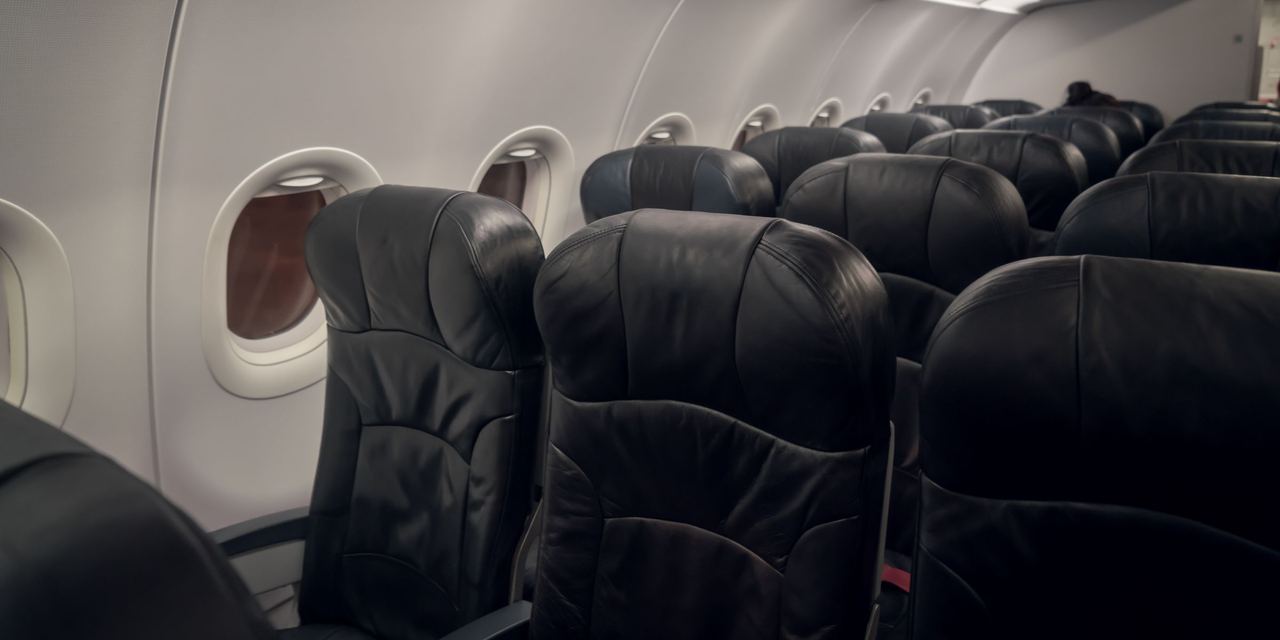 Rows of seats in an airplane | Source: Magnific