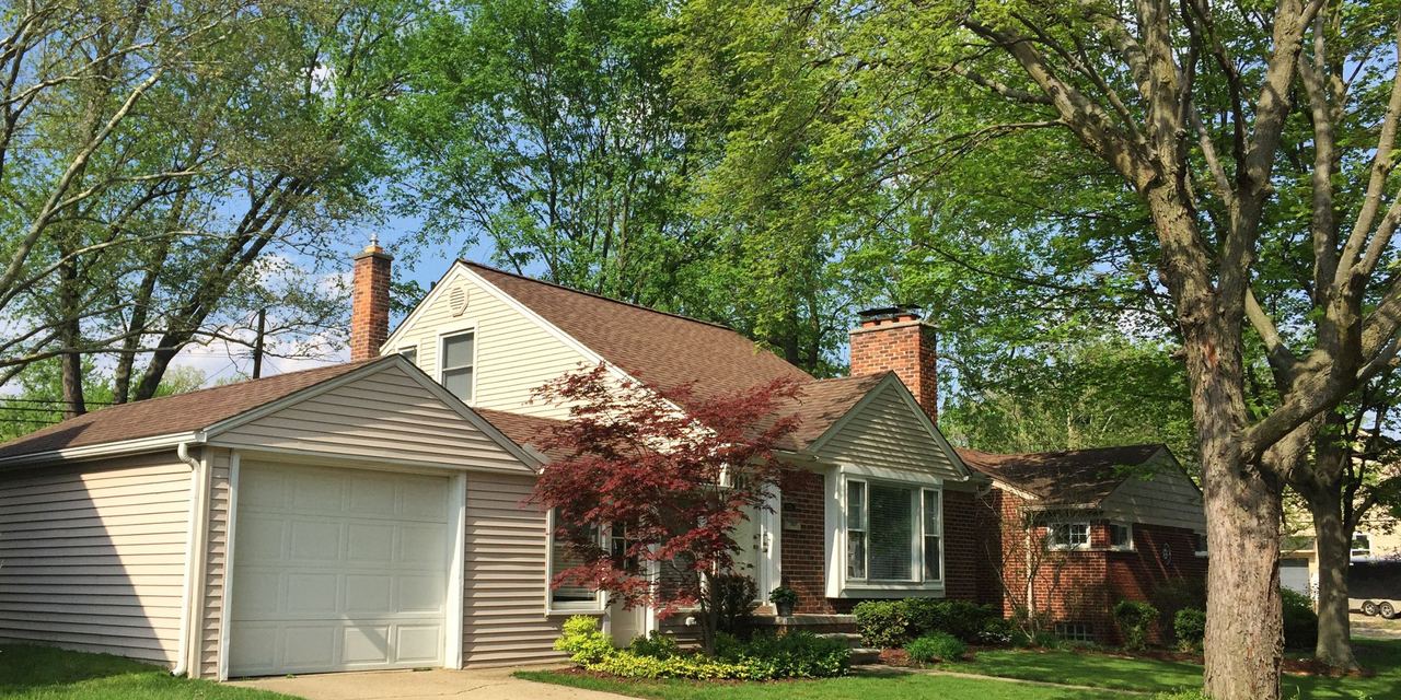A neat suburban house | Source: Shutterstock