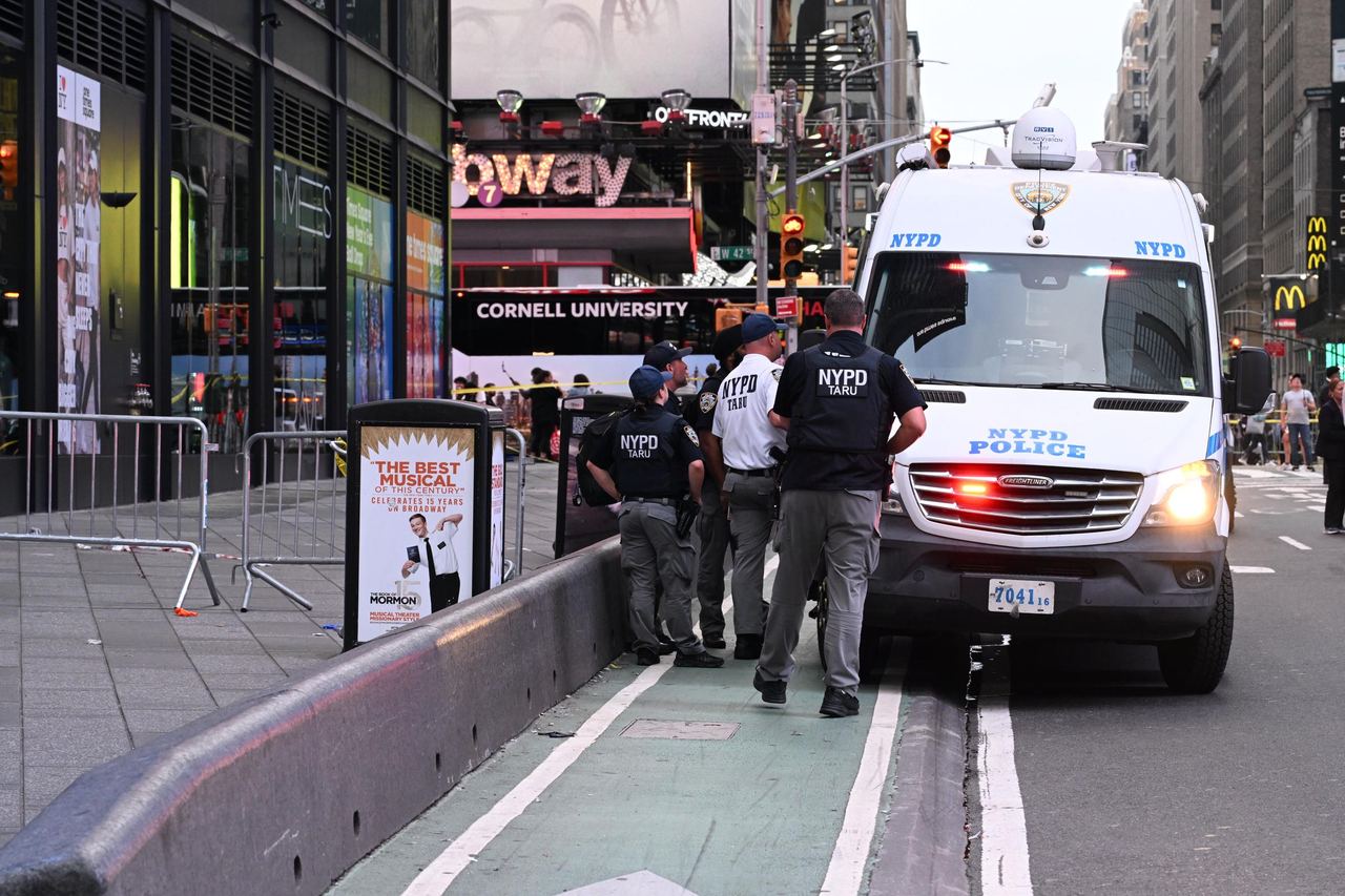 NYPD officers responded to the Times Square area after Erin Piacenti and a 68-year-old man were stabbed one block apart. | Source: Getty Images
