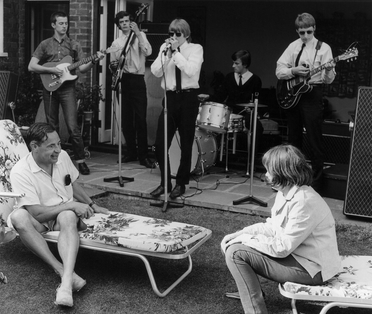 The Yardbirds performing in a garden in 1964. Archive photograph reproduced by GuitarPlayer; not the For Your Love recording session.