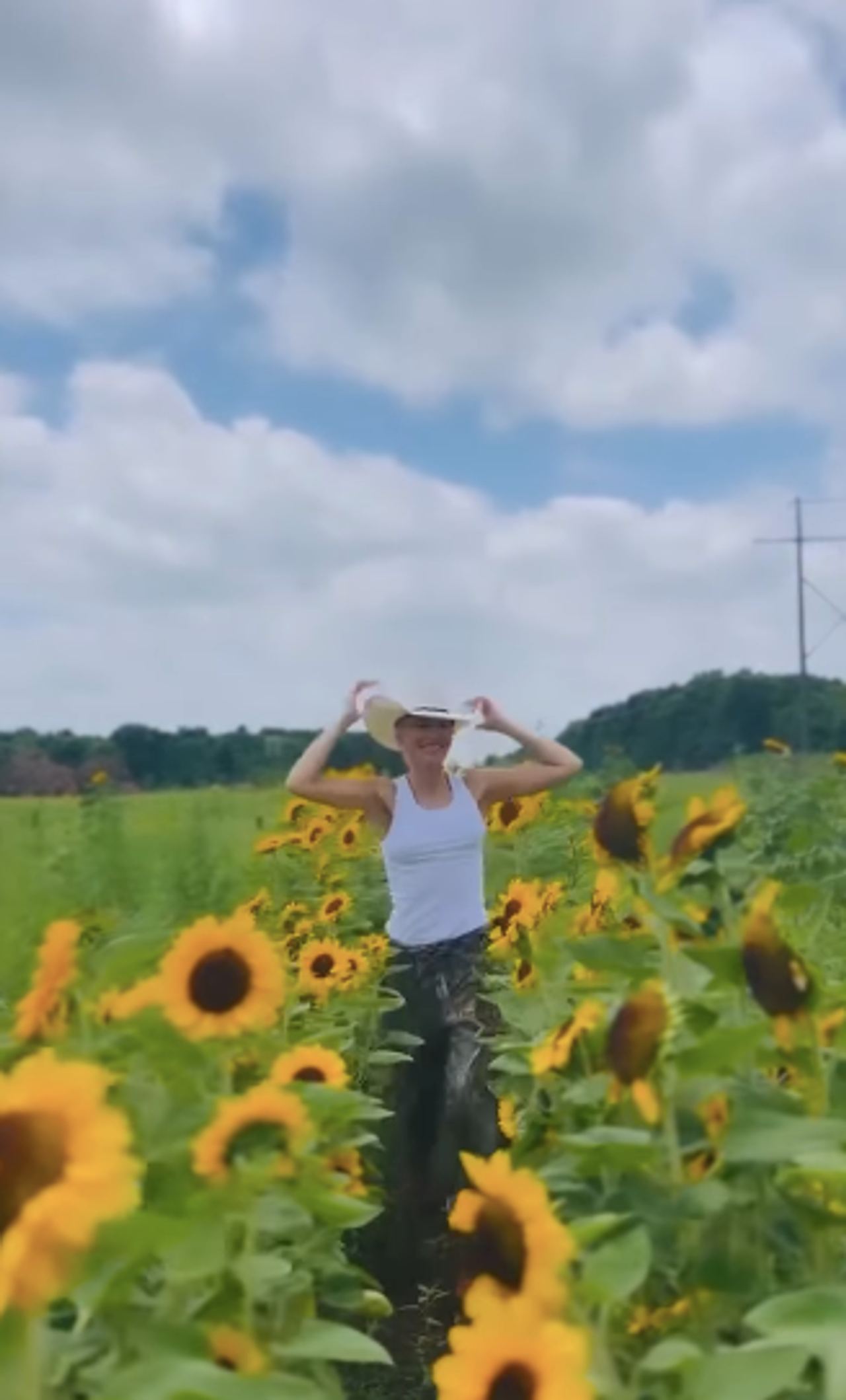 Stefani has said Oklahoma introduced her to "a whole world" she never expected to experience. The property has since become an important part of the life she shares with Shelton. | Source: Instagram/gwenstefani