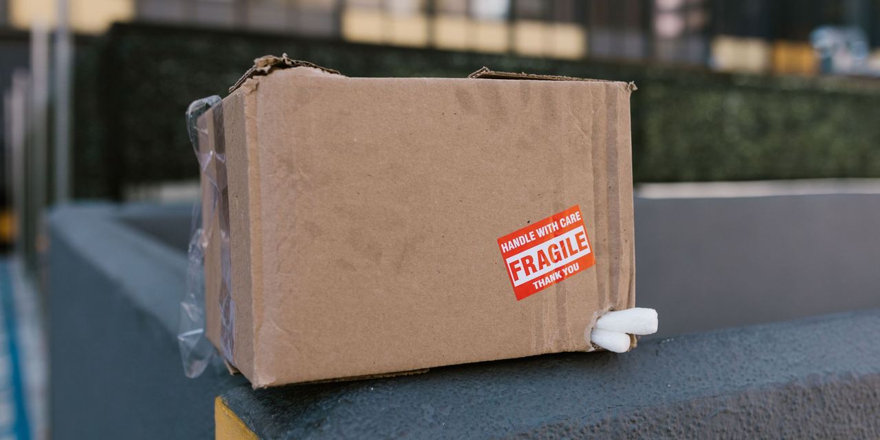 A close-up of a package | Source: Pexels