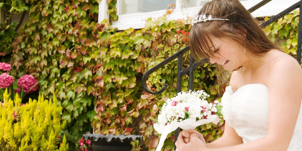 A bride holding a bouquet and crying | Source: Getty Images