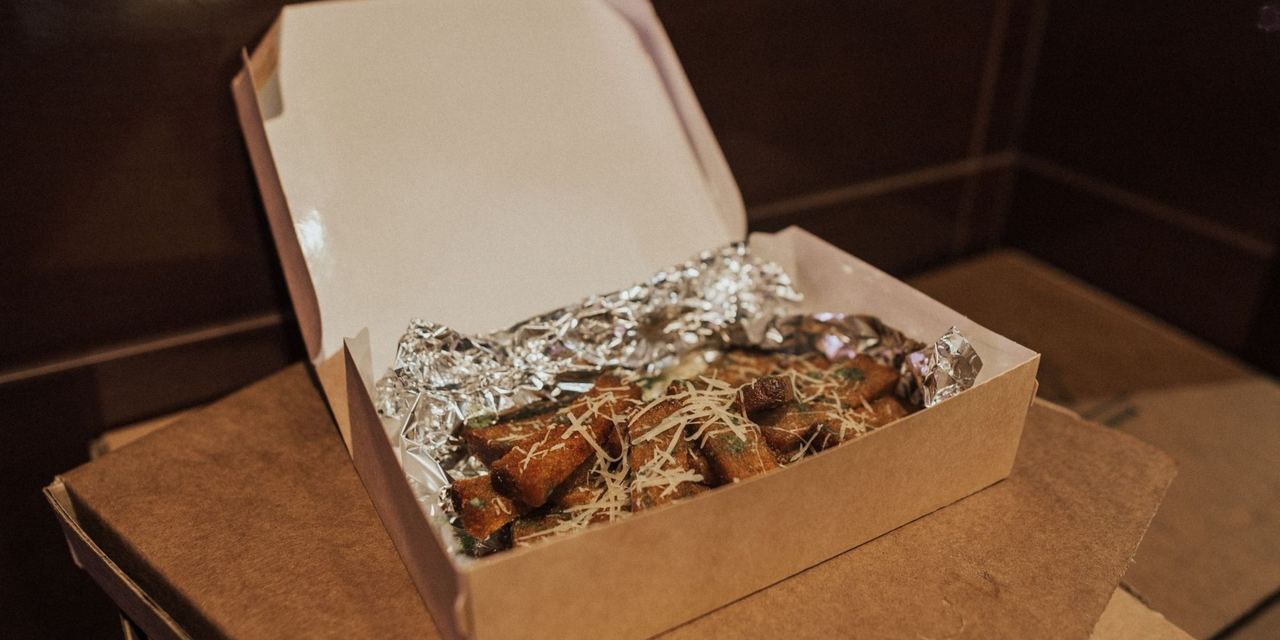 Takeout food in an open cardboard box | Source: Pexels