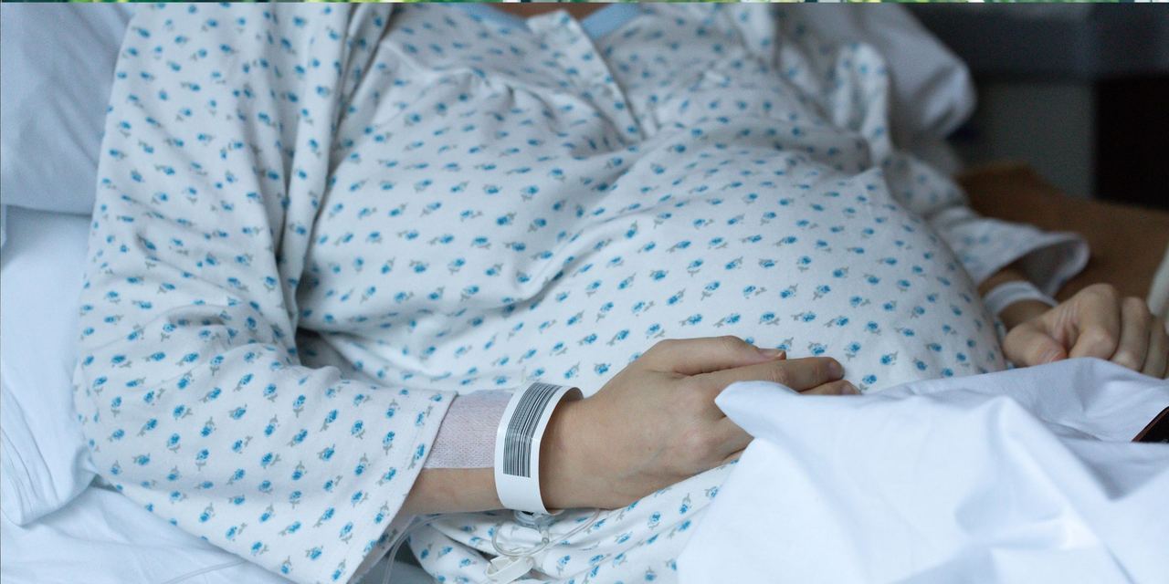 A pregnant woman resting in a hospital bed | Source: Shutterstock
