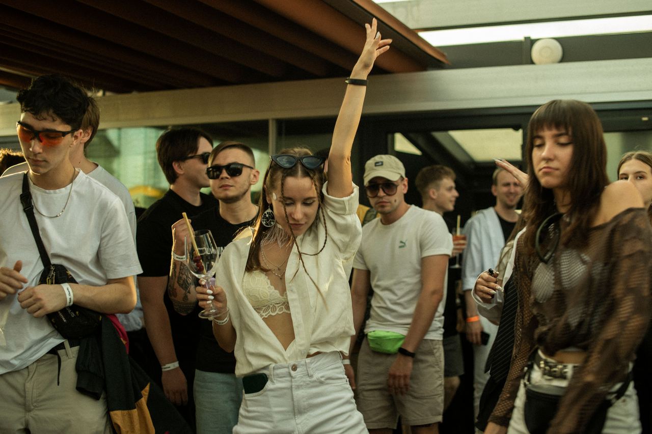 A woman at a party | Source: Pexels