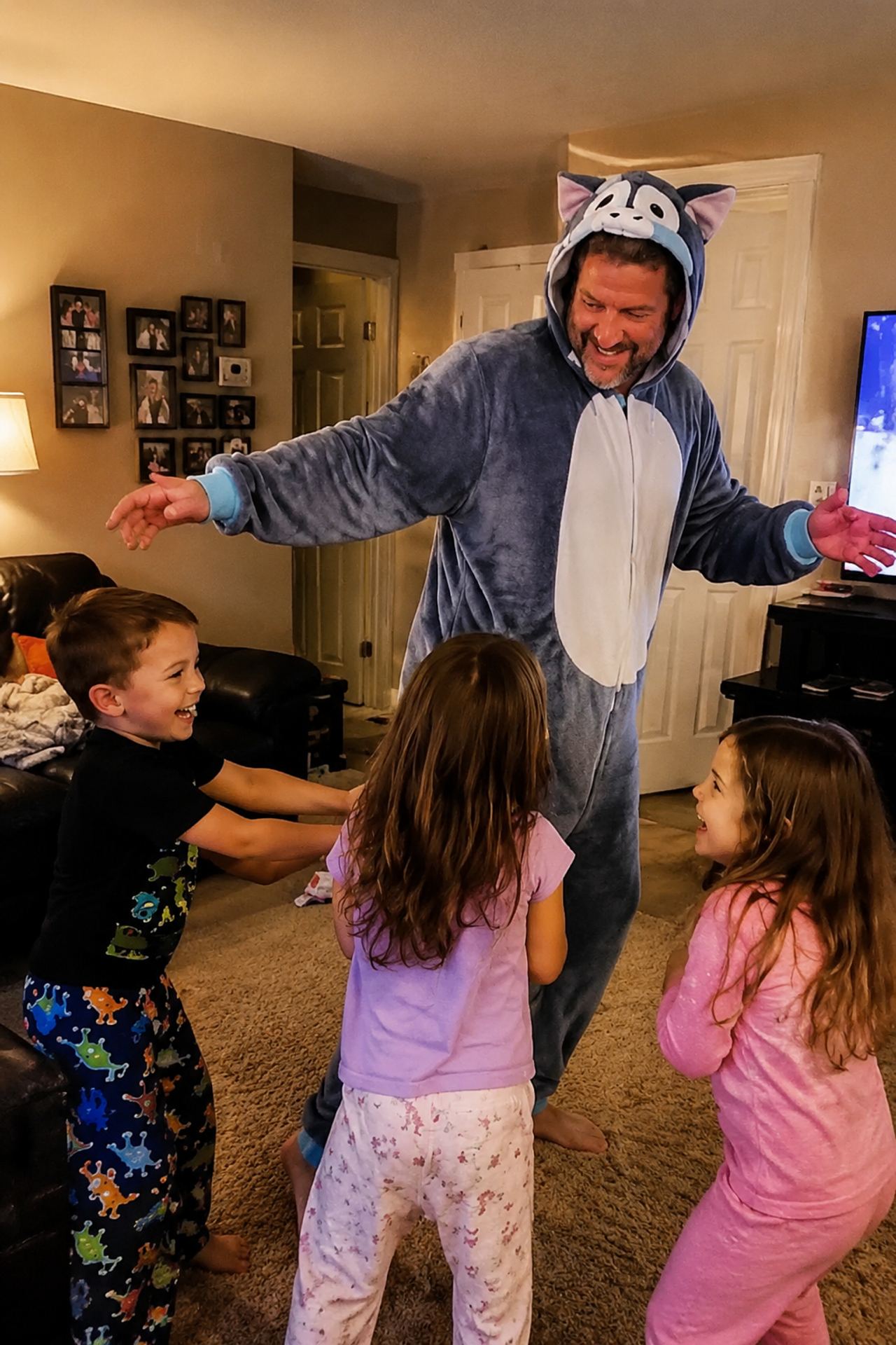 My ex-wife left me with our five children for a wealthy man — ten years later, I had the l