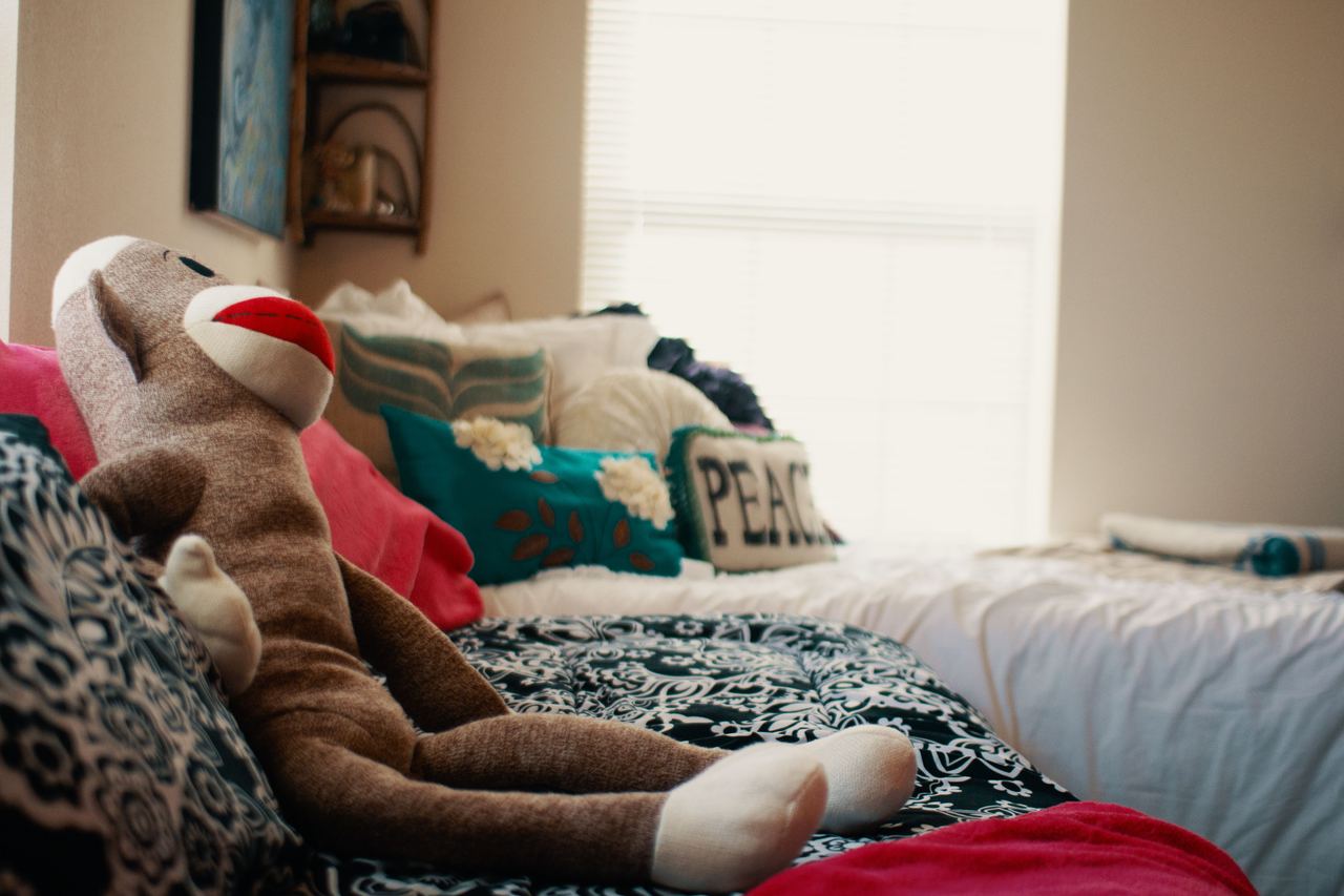 A plushie on a bed | Source: Pexels