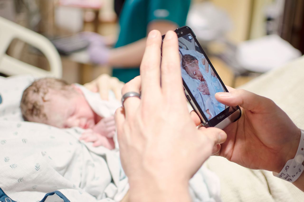 A person taking a photo of a newborn baby | Source: Pexels