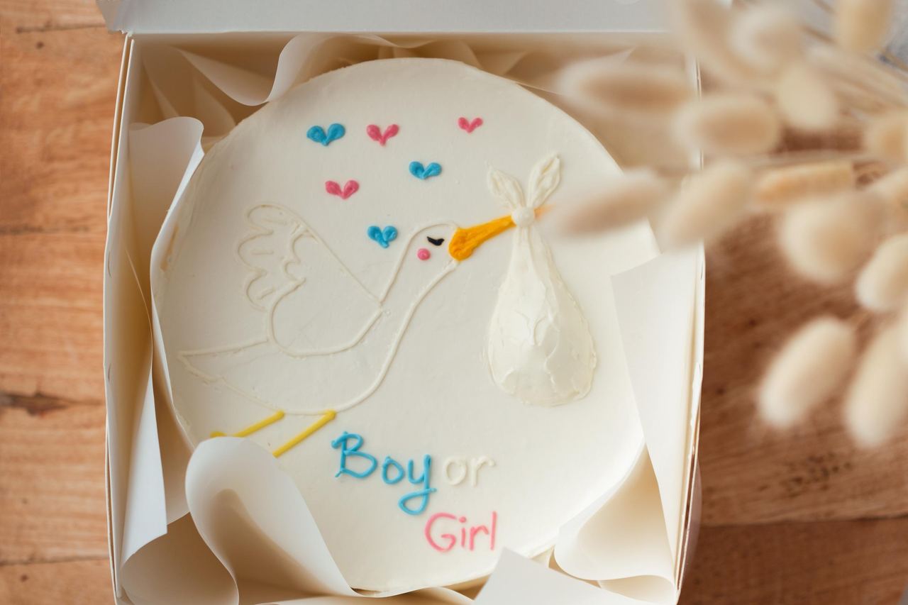 A baby shower cake | Source: Shutterstock