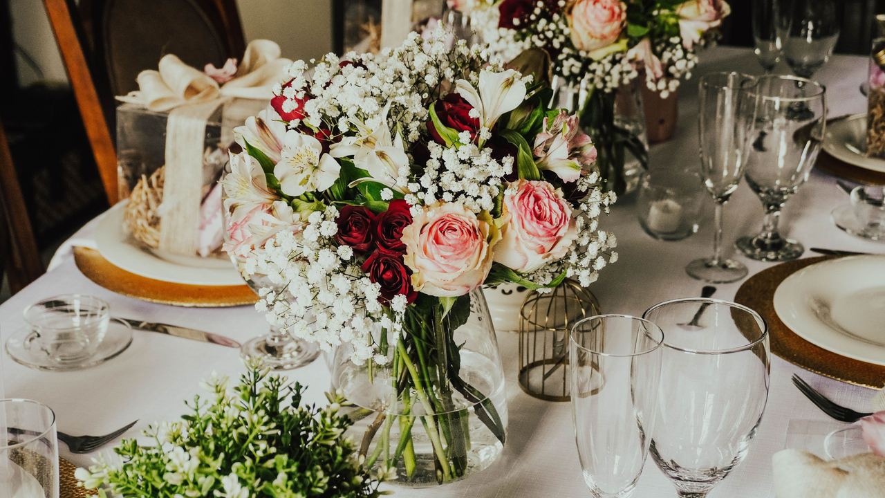 Elegant table setting with a bright bouquet of roses | Source: Pexels