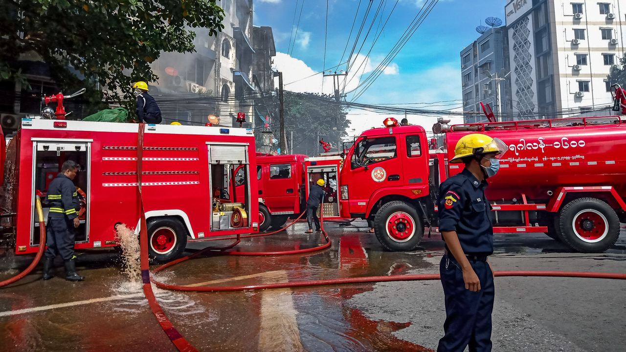 Fire Fighter responding to an emergency | Source: Pexels