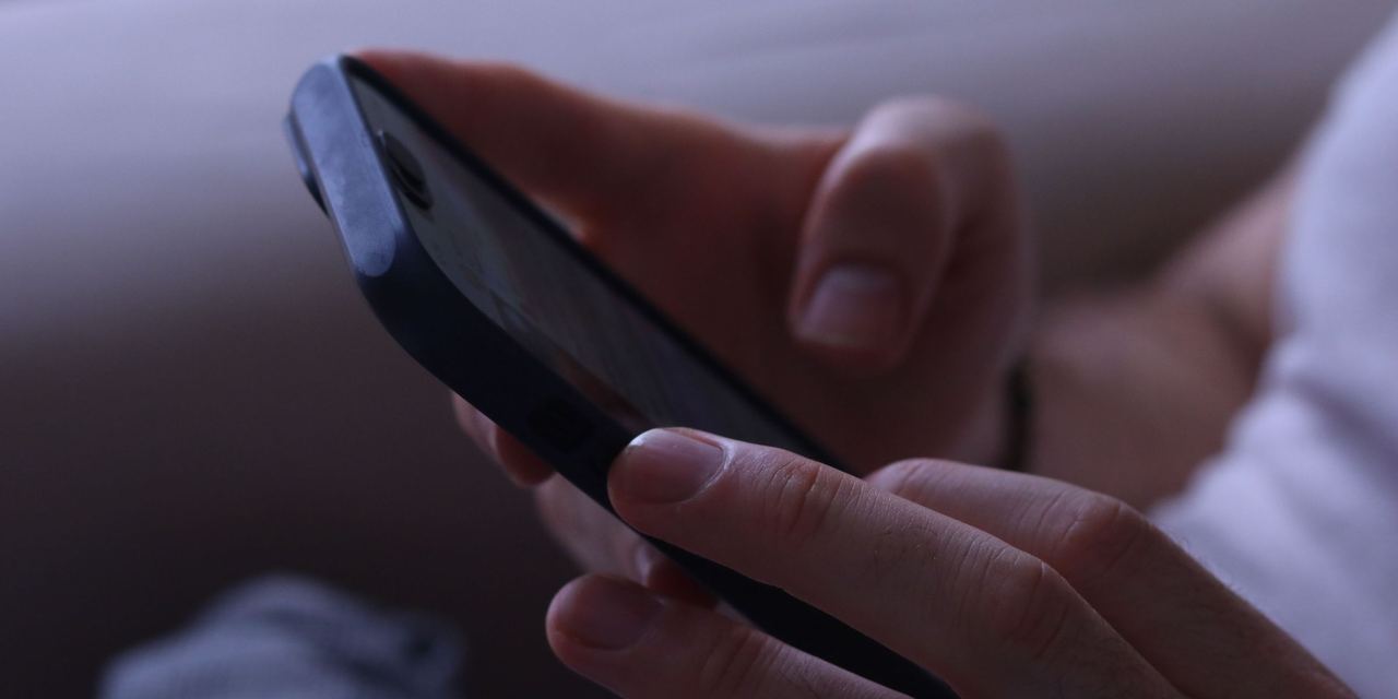 A close-up of a person holding phone | Source: Pexels