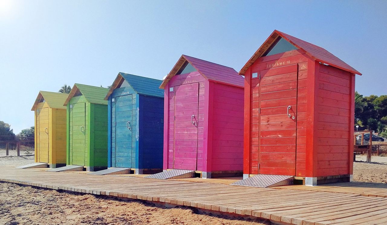 Beach changing rooms | Source: Pexels
