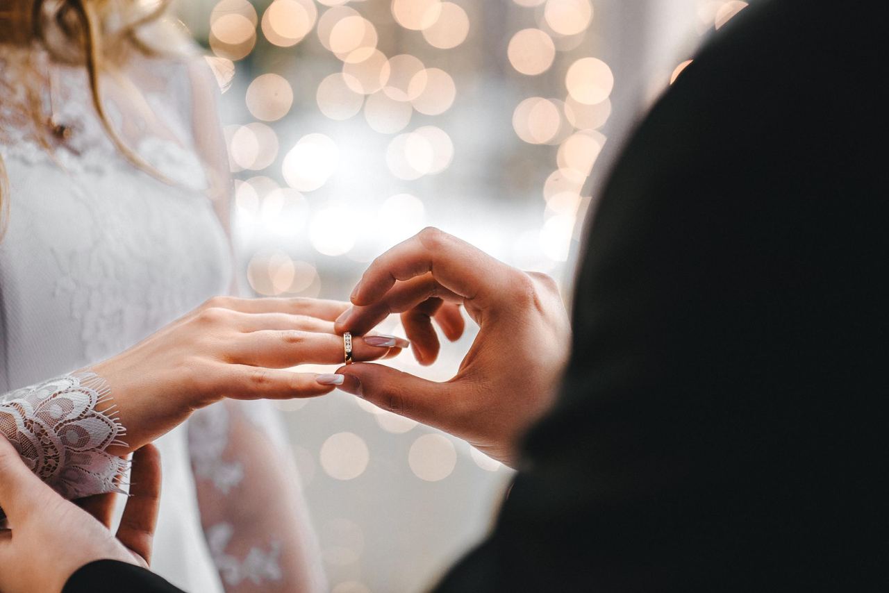 Bride and Groom exchanging rings | Source: Shutterstock