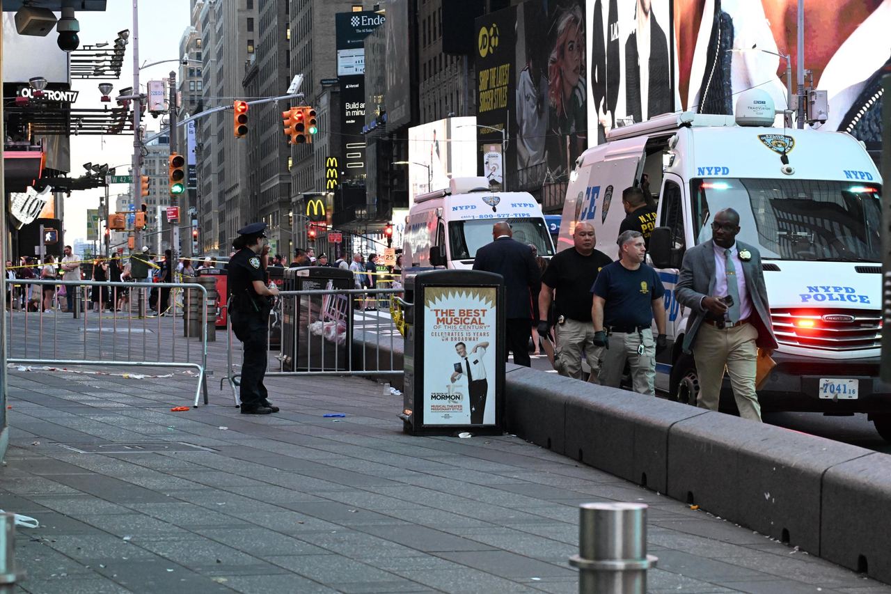 Police secured the Times Square scene after the stabbing attack that left one victim dead and another injured. The confrontation ended with officers shooting Pamela Cisneros after attempts to stop her with Tasers failed. | Source: Getty Images
