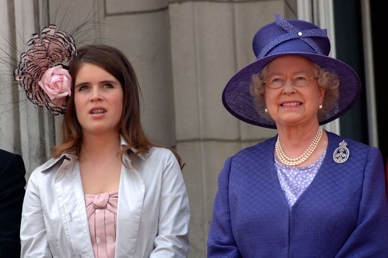 Long before becoming a mother of three, Eugenie was already navigating royal life in the public eye alongside senior members of her family. Her appearances with Queen Elizabeth II also captured an earlier chapter of her style, when statement headwear and more playful royal dressing were part of the mix.