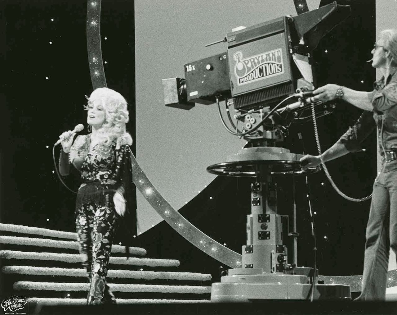 Dolly Parton performing at the Country Music Association Awards, 1977. Photo: Bob Schanz / Country Music Hall of Fame and Museum.