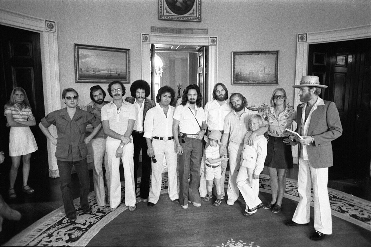 Susan Ford with the Beach Boys and Others at the White House - NARA - 23898483