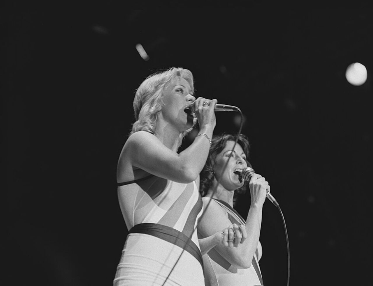 The Breakup Song She Sang After Divorcing the Man Who Wrote It
