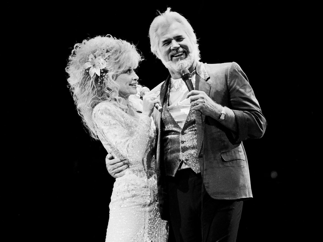 Dolly Parton and Kenny Rogers performing together